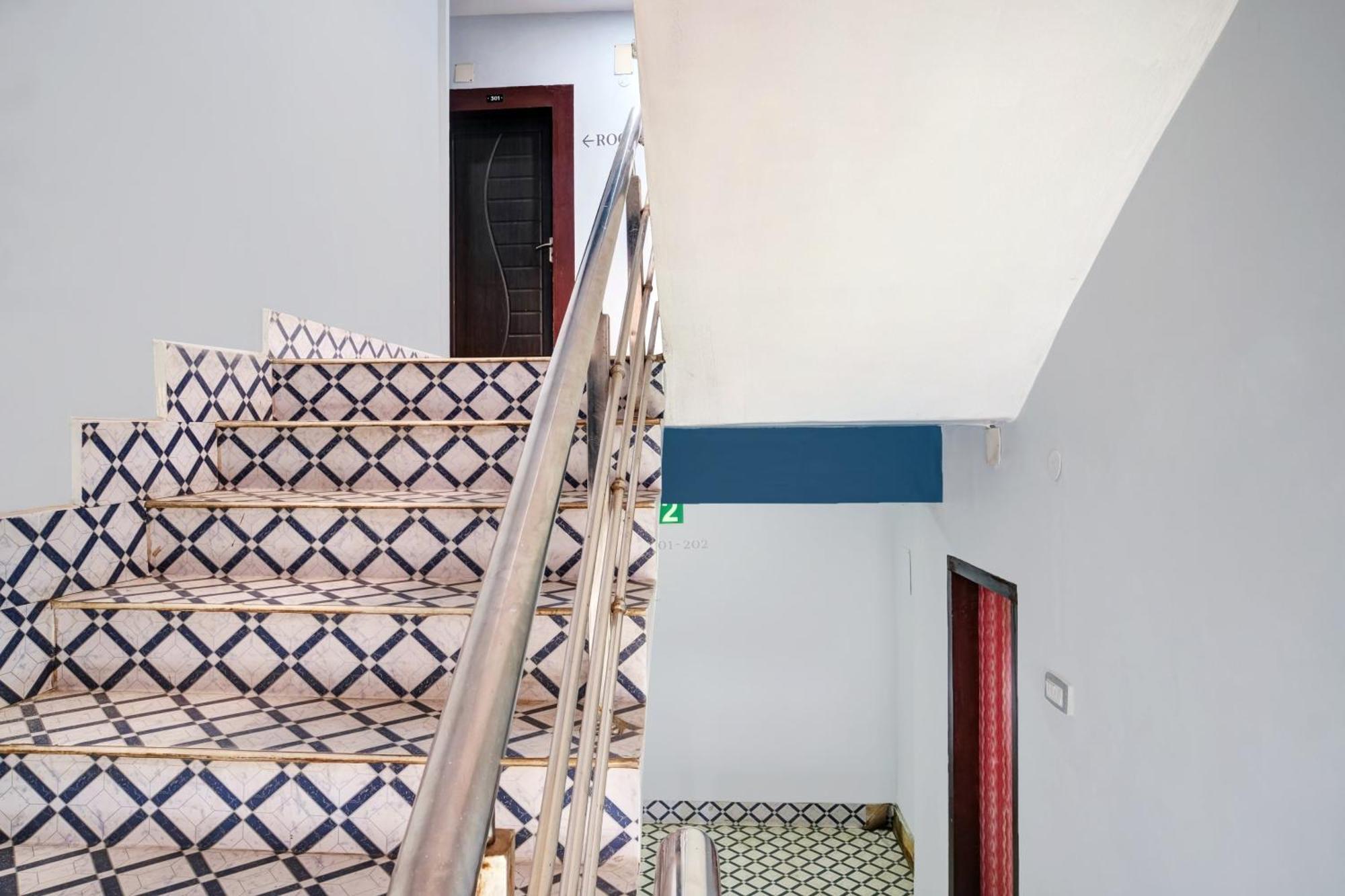 Nunmati Hotel O Noonmati Guwahati Formerly Hotel Sundari מראה חיצוני תמונה